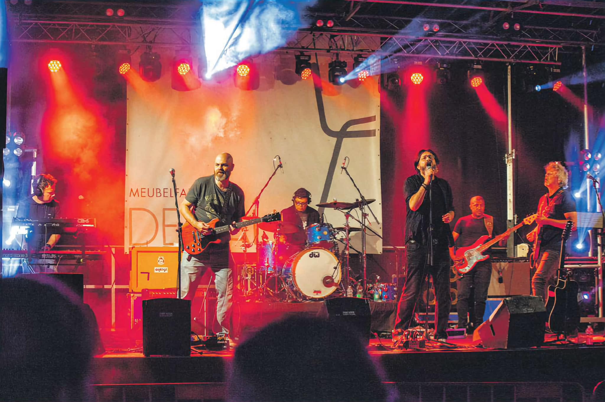 Moonradio, an alternative rock band